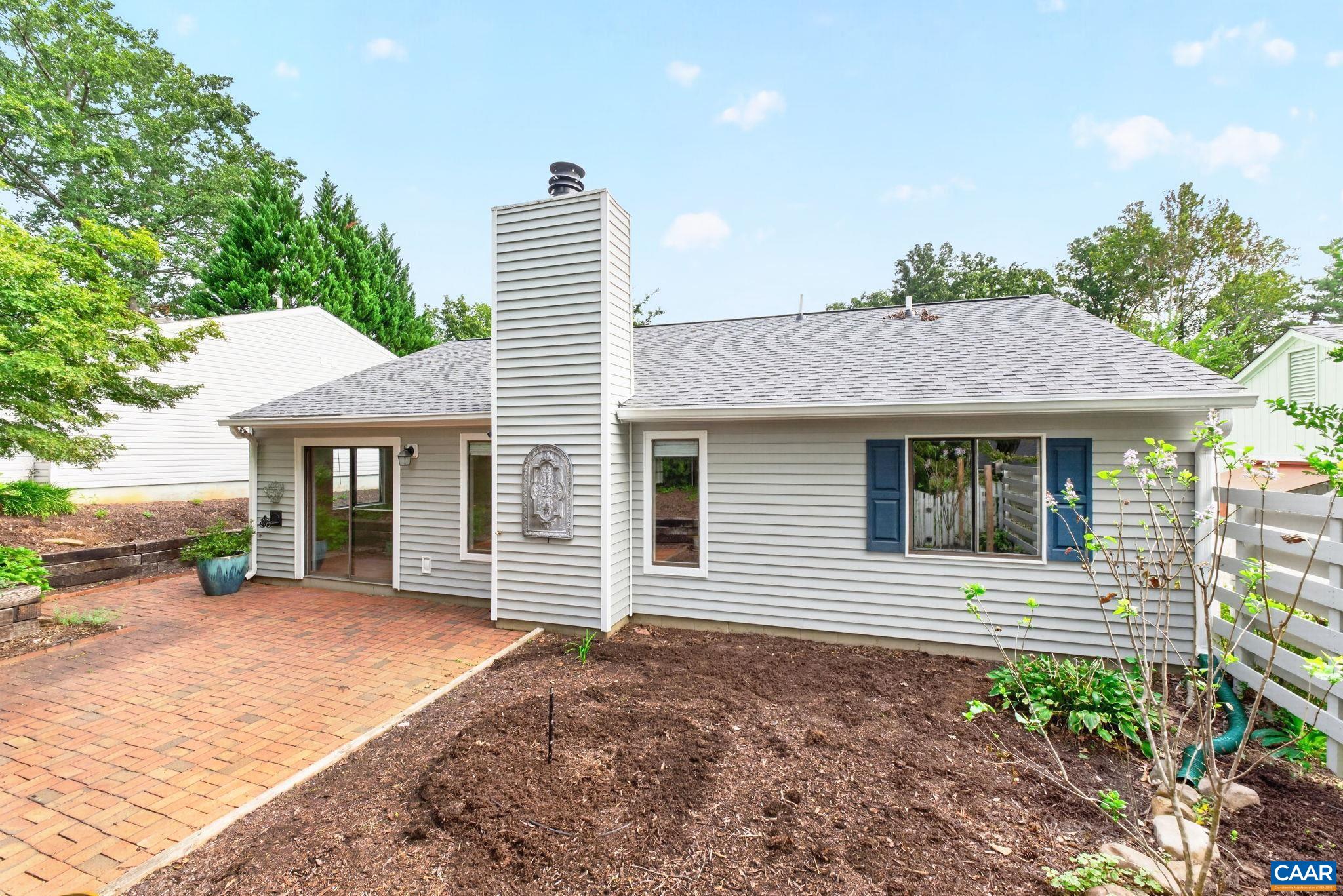 1500 LAKE FOREST DR