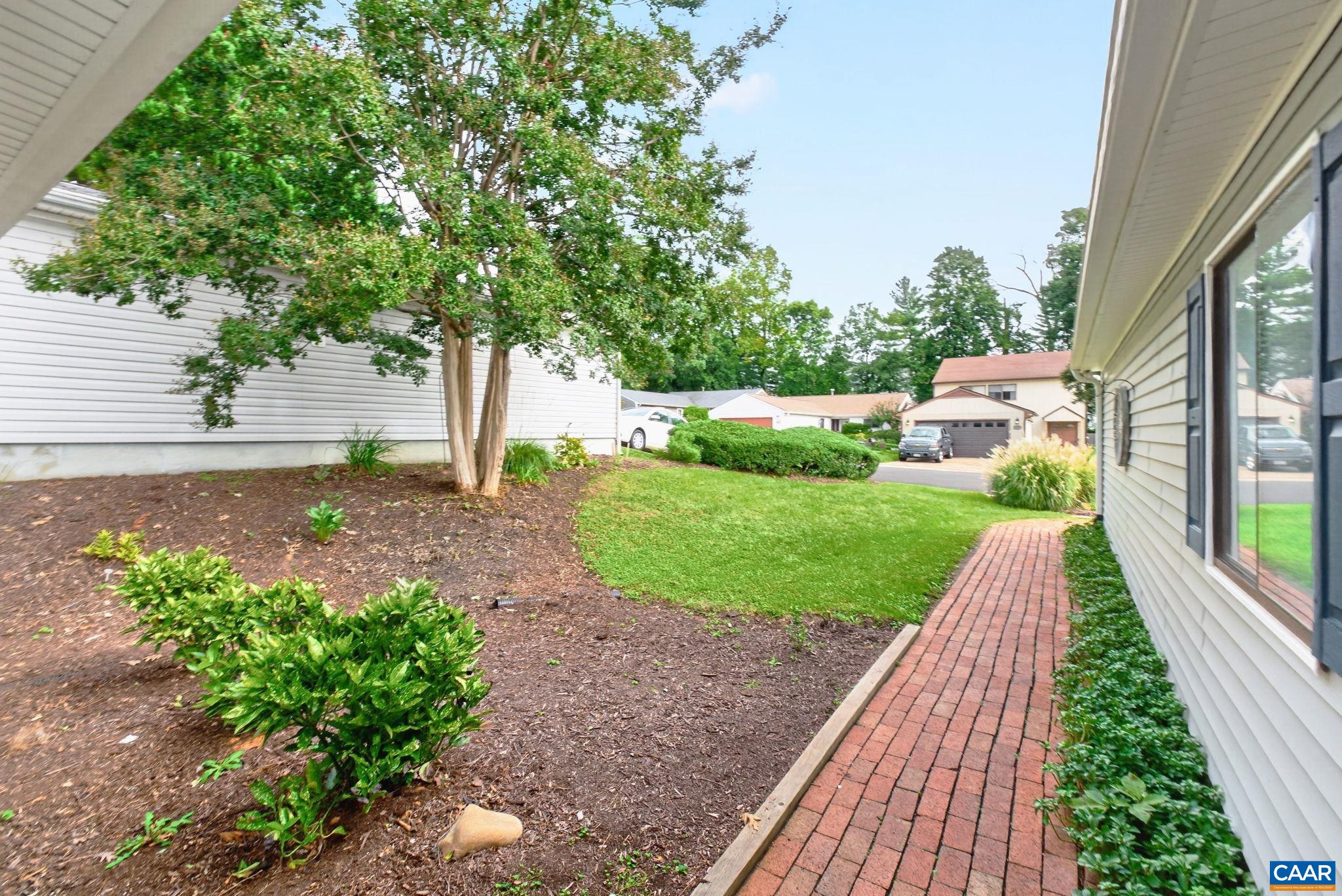 1500 LAKE FOREST DR