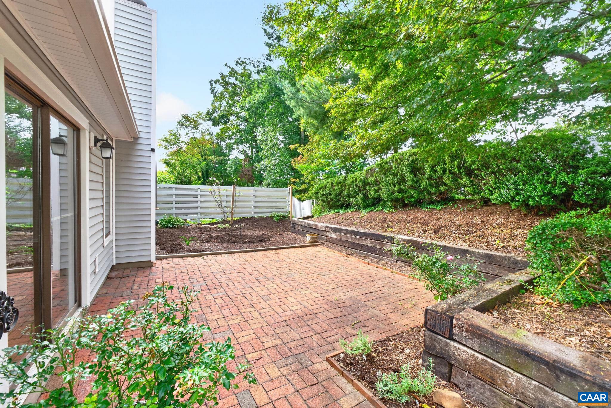 1500 LAKE FOREST DR