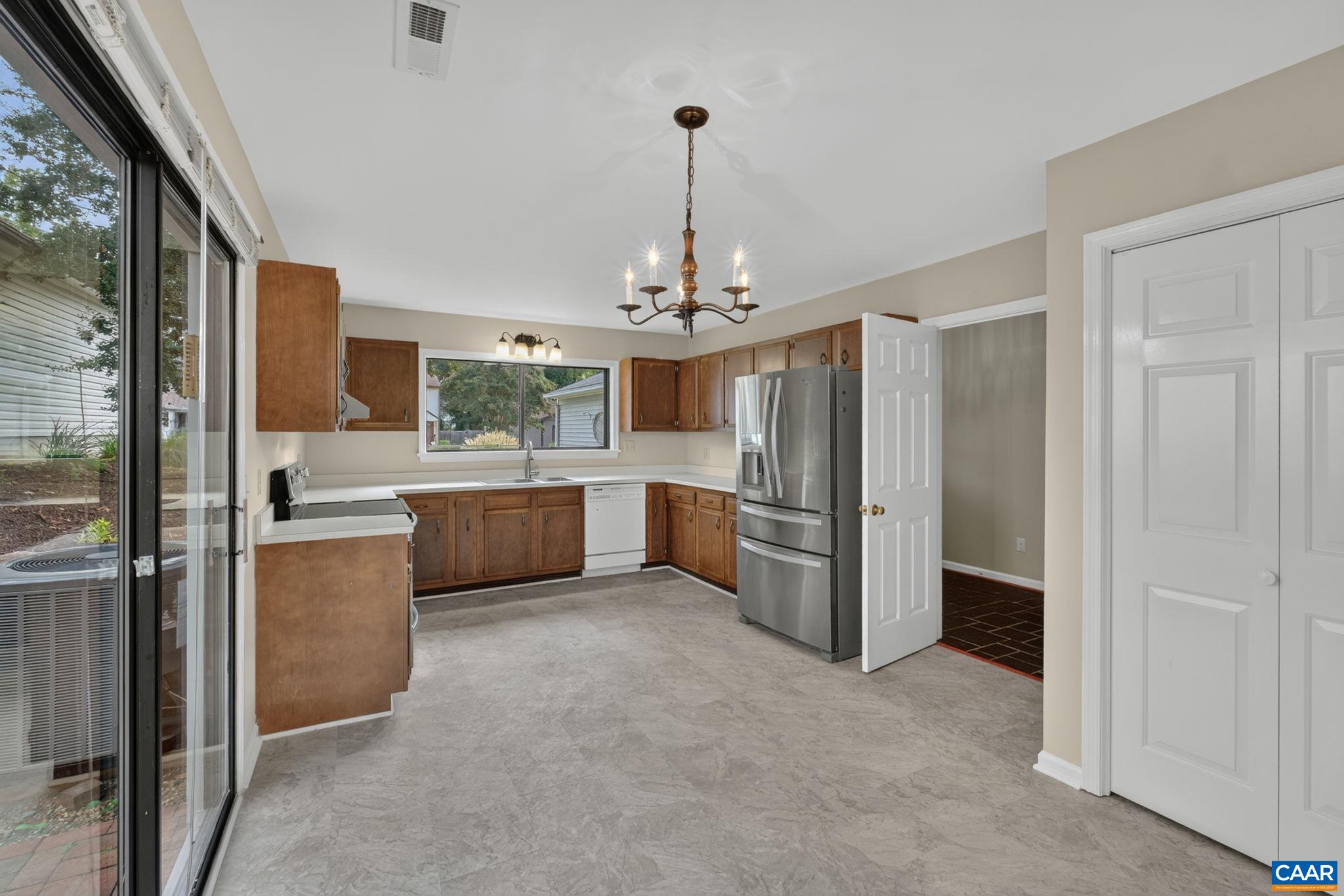 1500 LAKE FOREST DR