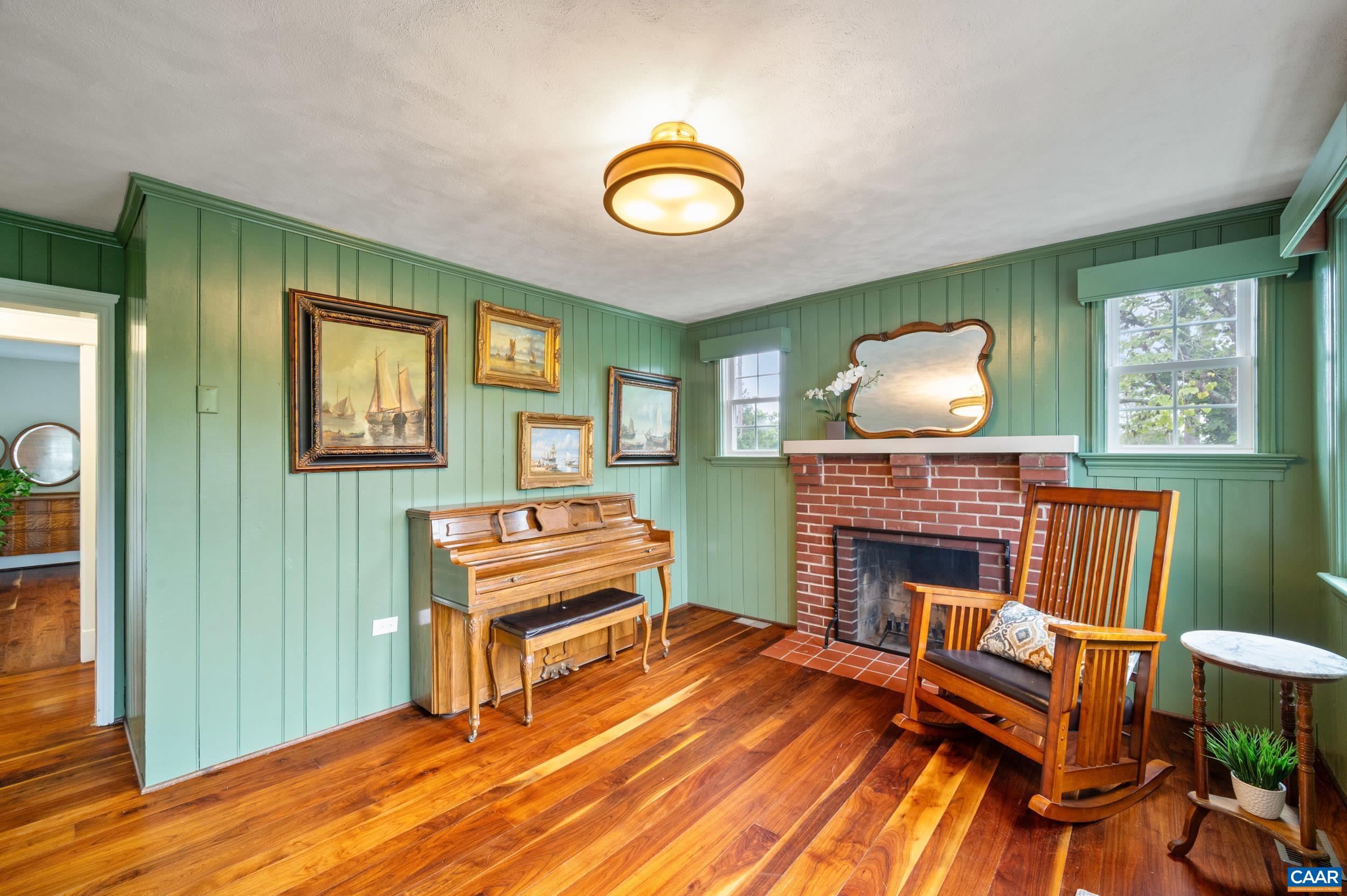 1457 CROZET AVE