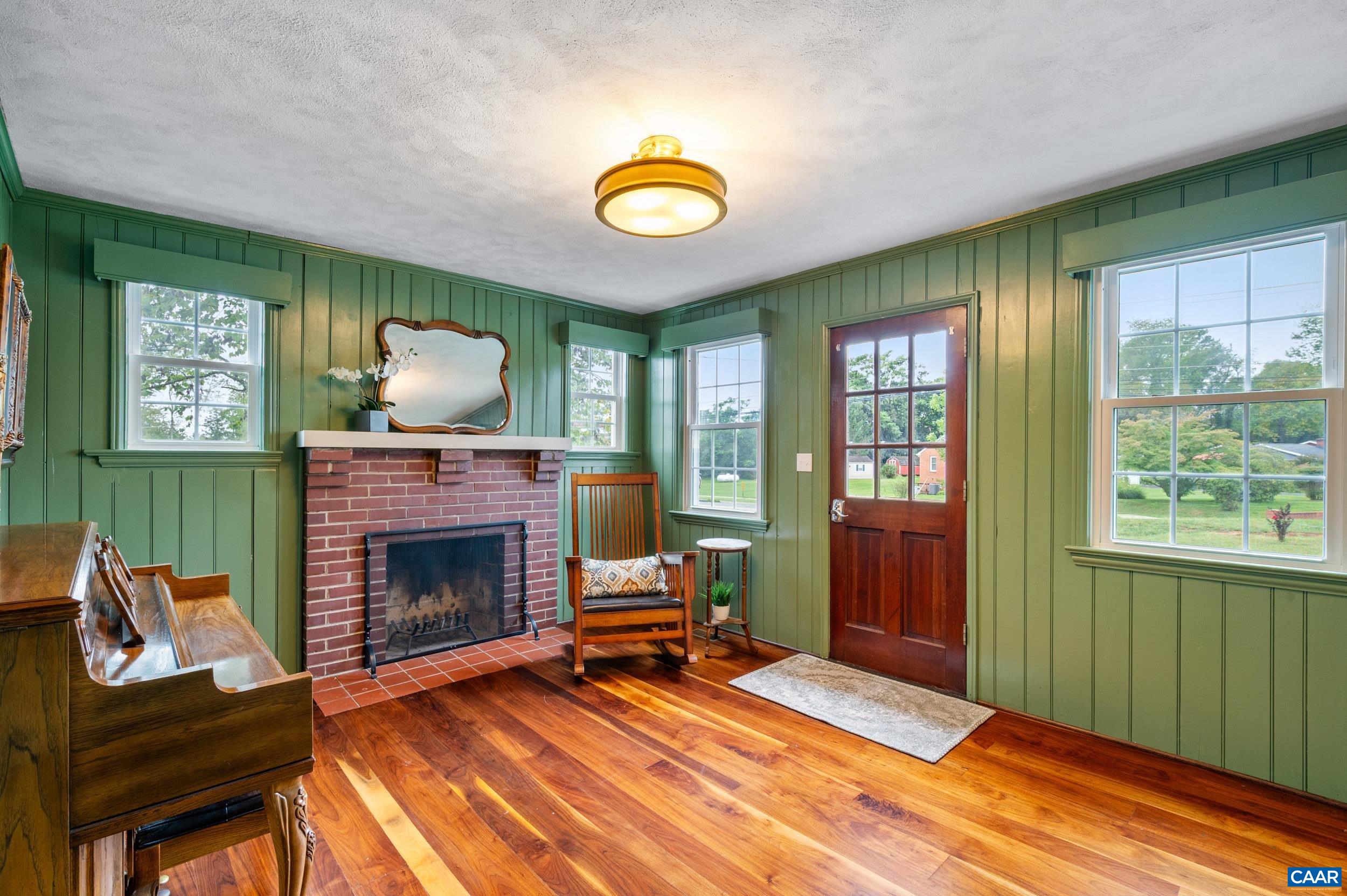 1457 CROZET AVE