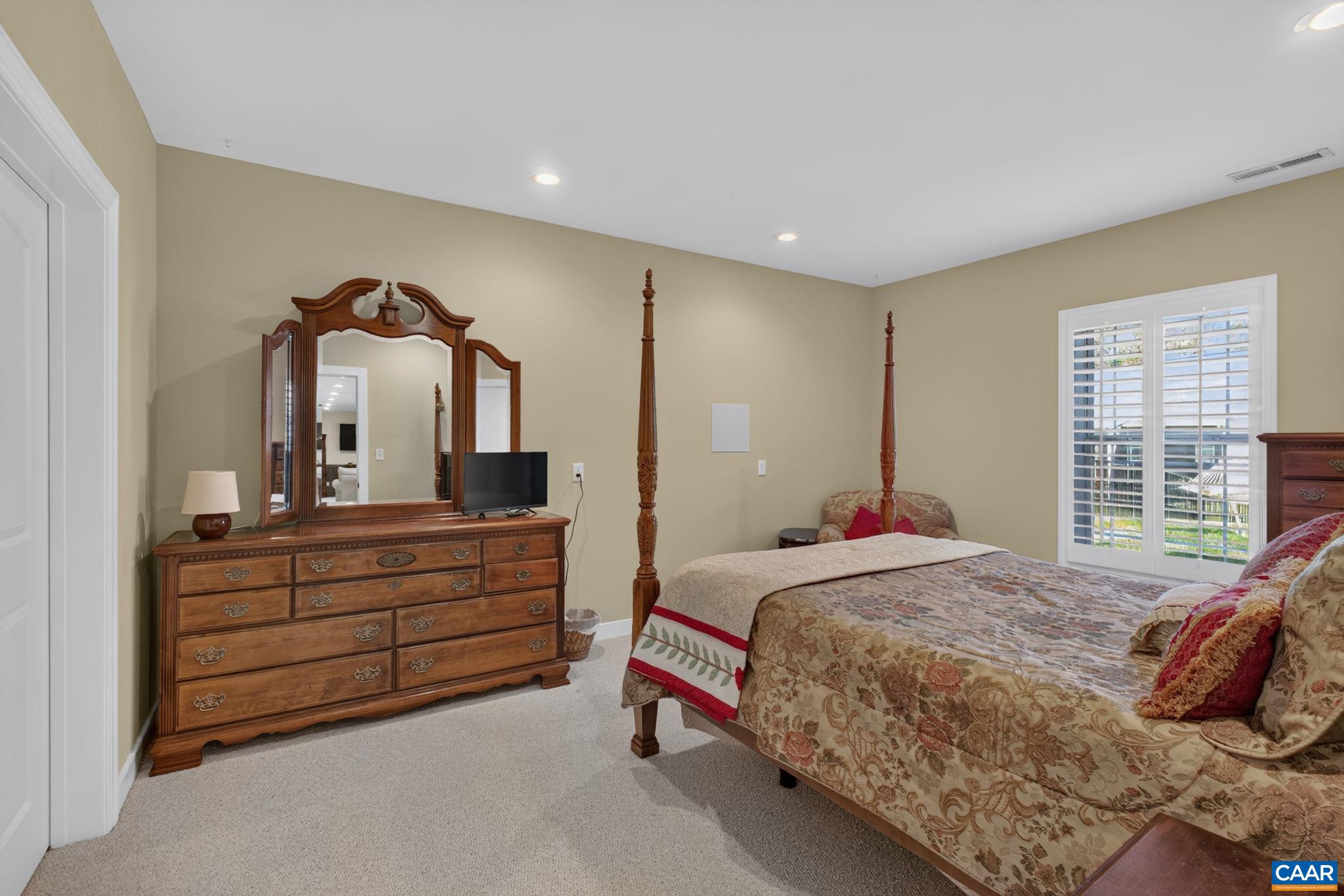185 HIGHLAND CIR