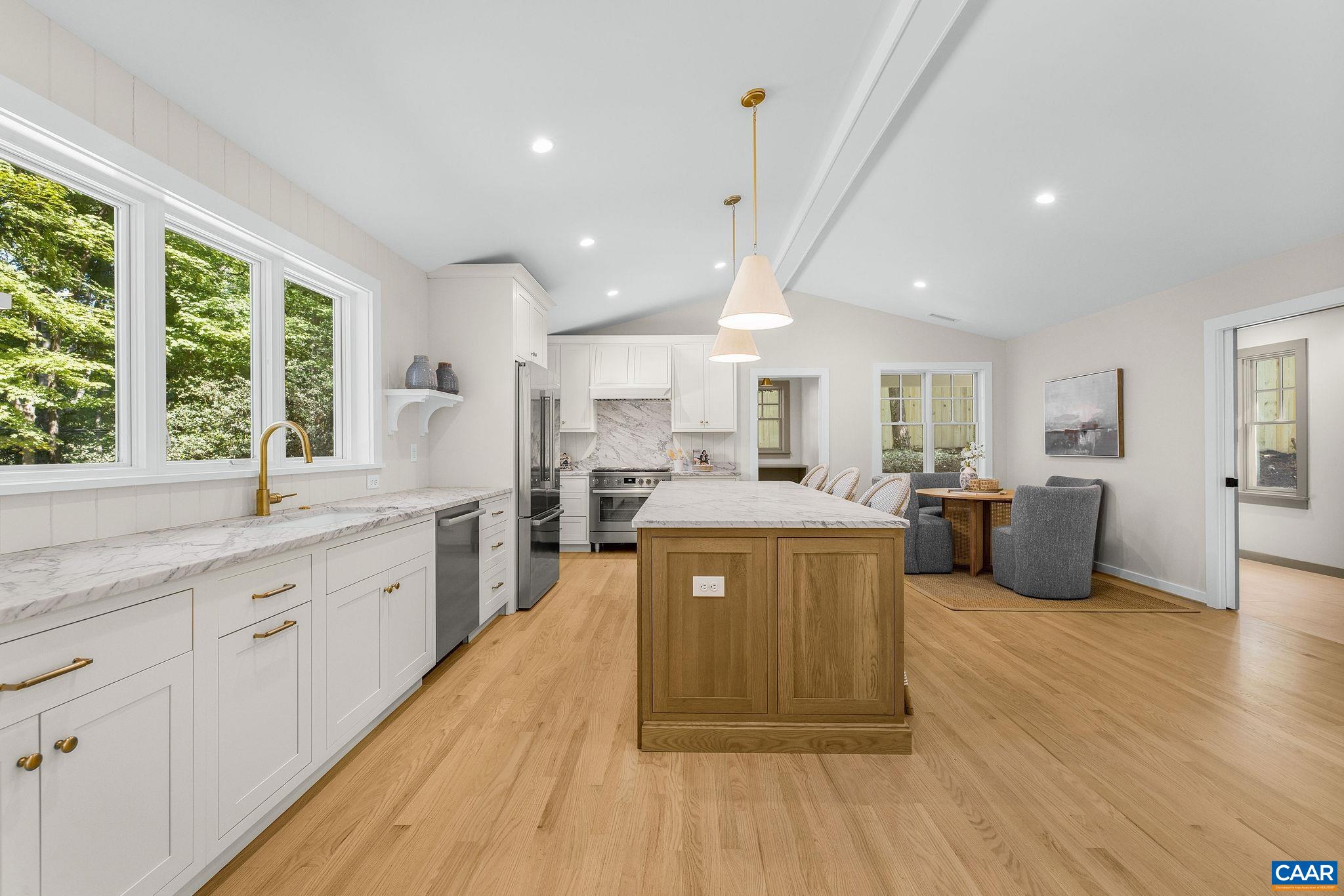120 BUCKINGHAM RD