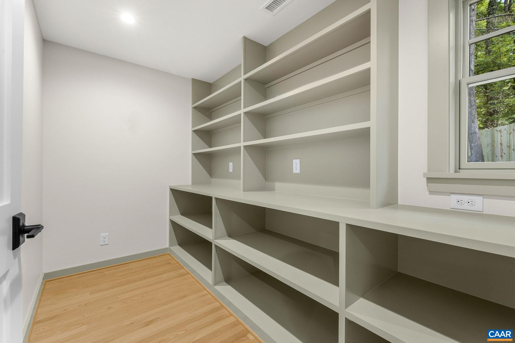 120 BUCKINGHAM RD