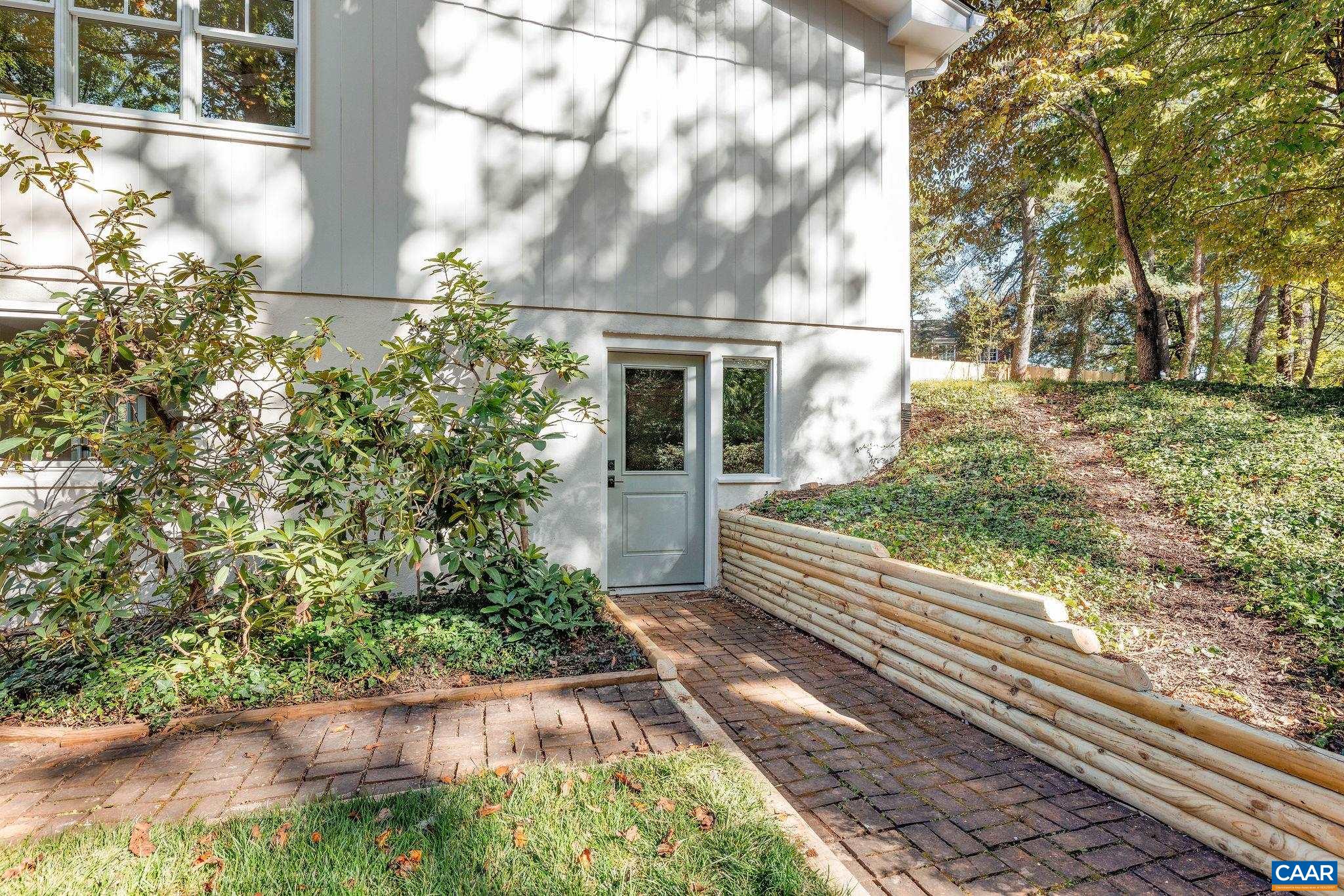 120 BUCKINGHAM RD
