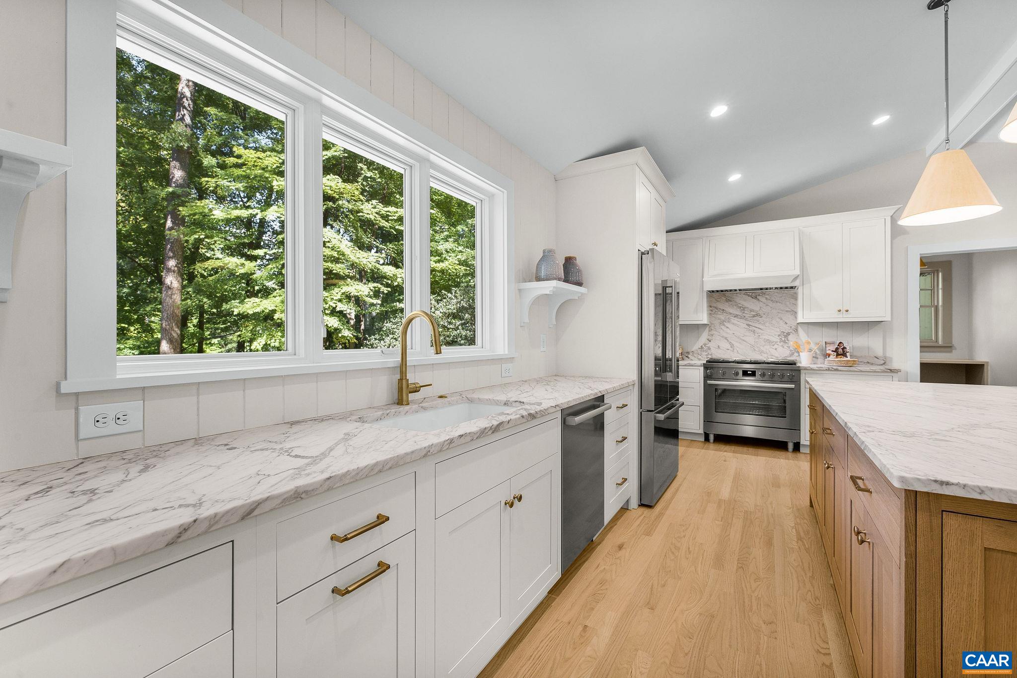 120 BUCKINGHAM RD