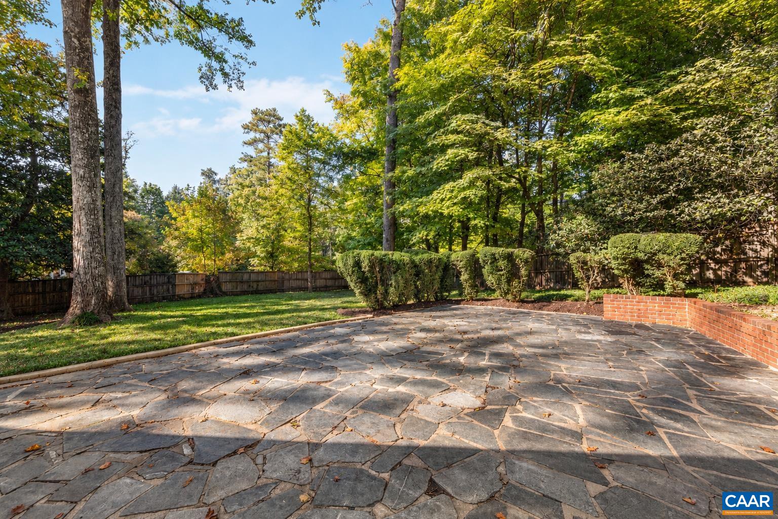 120 BUCKINGHAM RD