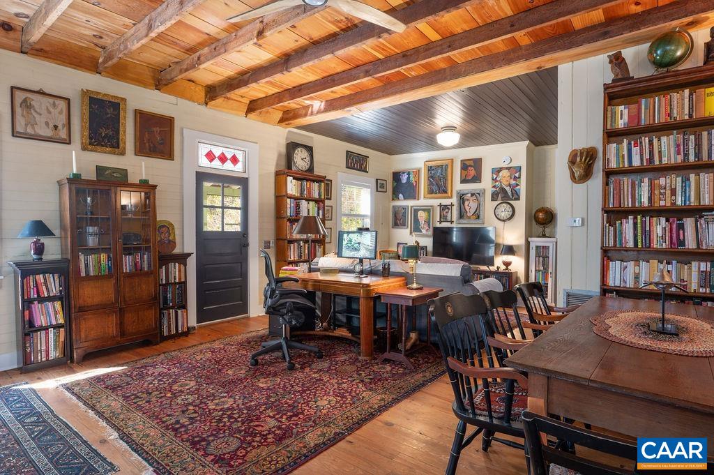 6319 SCHOOLHOUSE HL