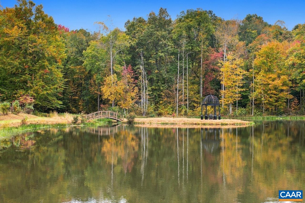370 PINEY MOUNTAIN LN