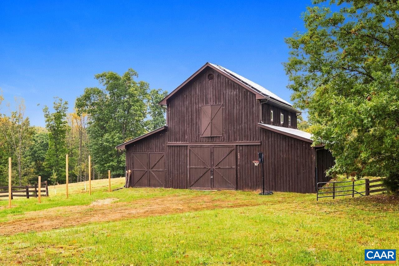370 PINEY MOUNTAIN LN