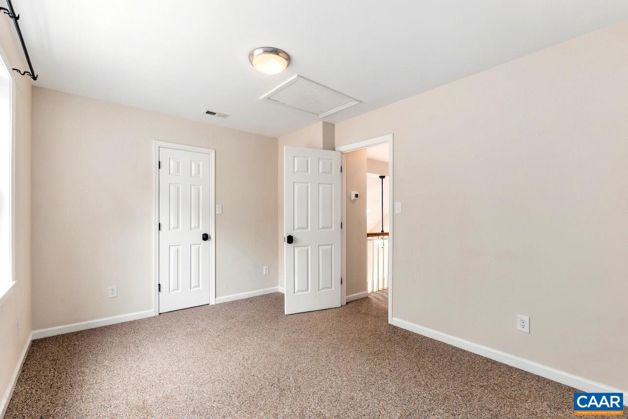 370 PINEY MOUNTAIN LN