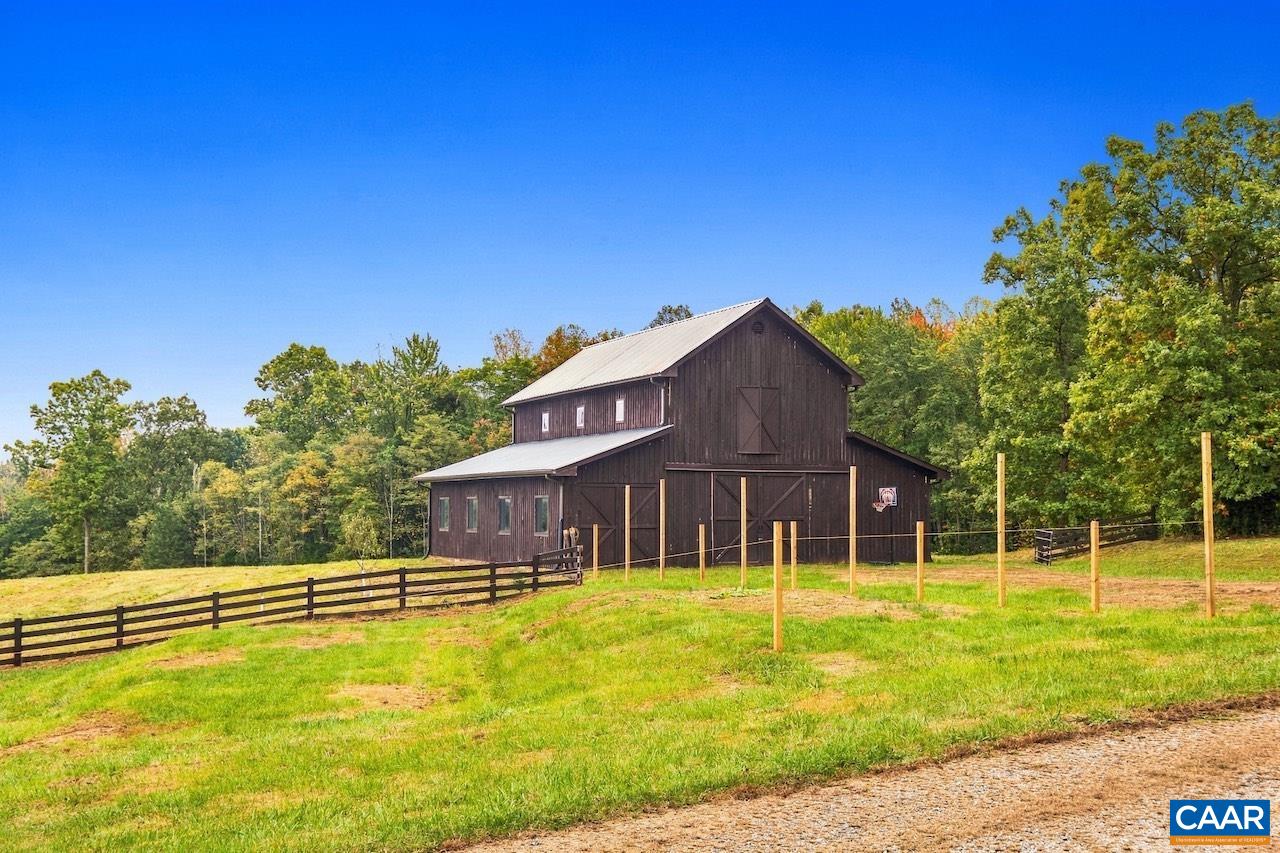 370 PINEY MOUNTAIN LN
