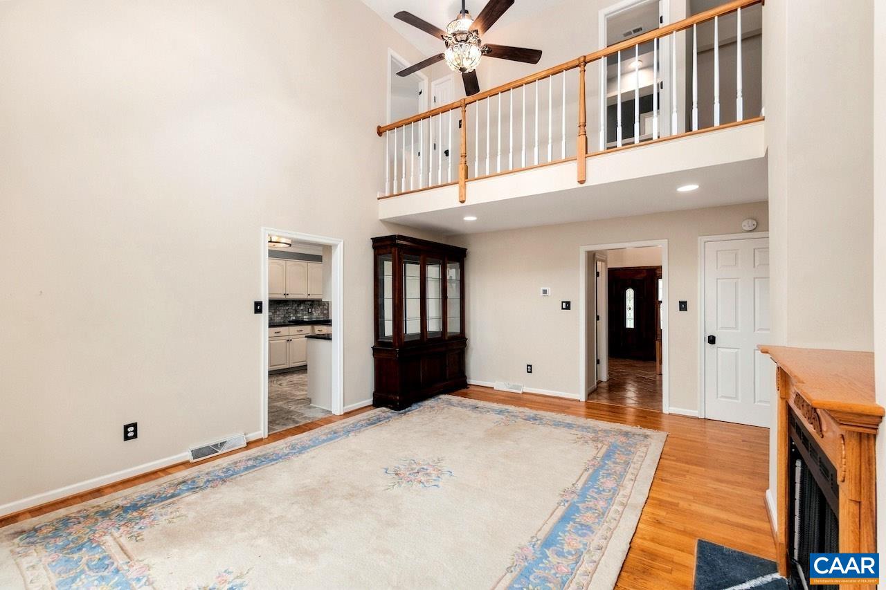 370 PINEY MOUNTAIN LN