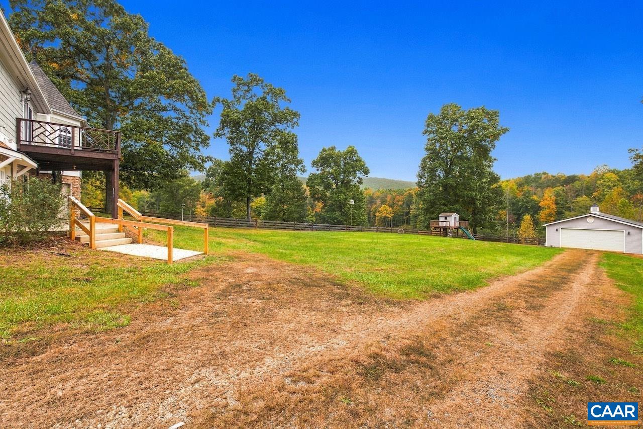 370 PINEY MOUNTAIN LN