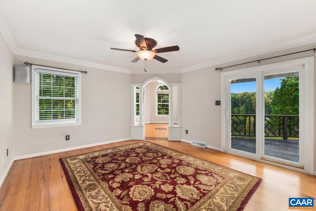 370 PINEY MOUNTAIN LN