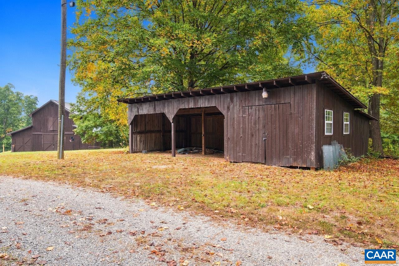 370 PINEY MOUNTAIN LN
