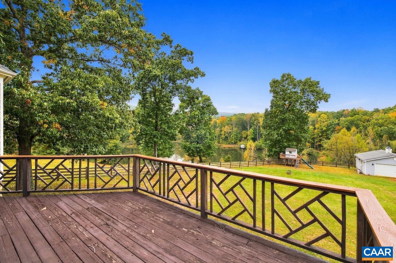 370 PINEY MOUNTAIN LN