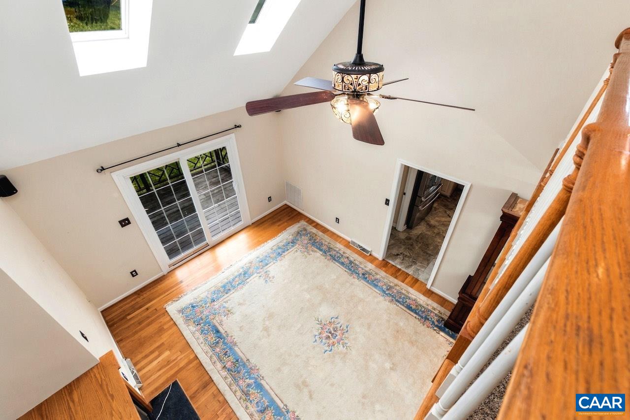 370 PINEY MOUNTAIN LN