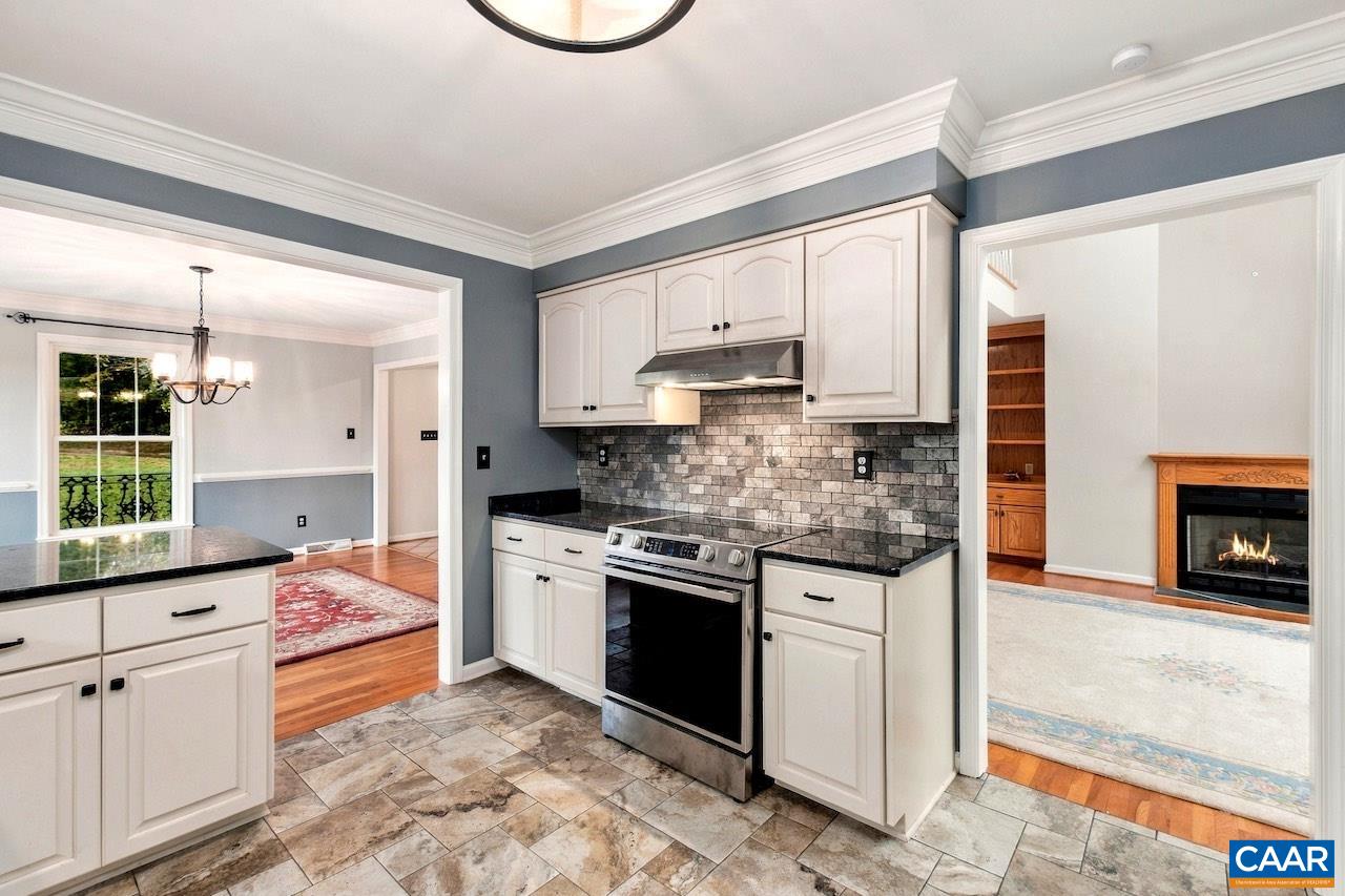 370 PINEY MOUNTAIN LN