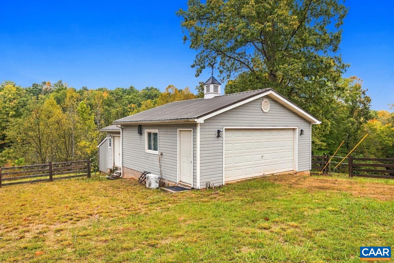 370 PINEY MOUNTAIN LN