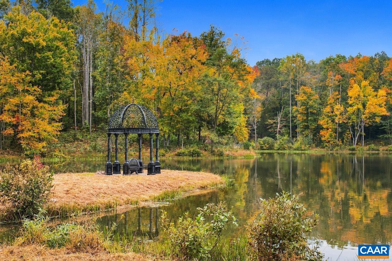 370 PINEY MOUNTAIN LN