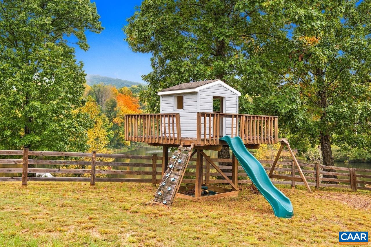 370 PINEY MOUNTAIN LN