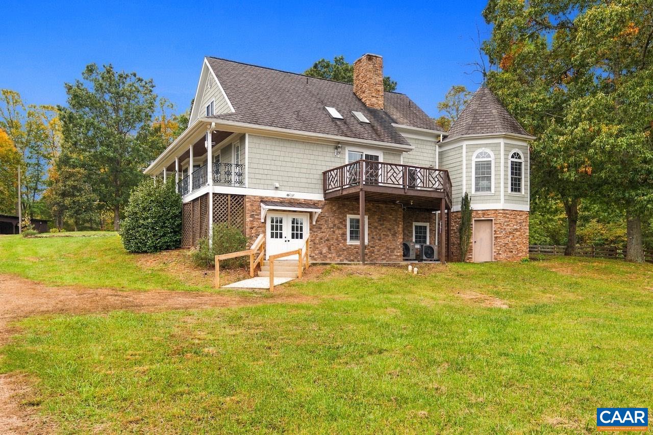 370 PINEY MOUNTAIN LN