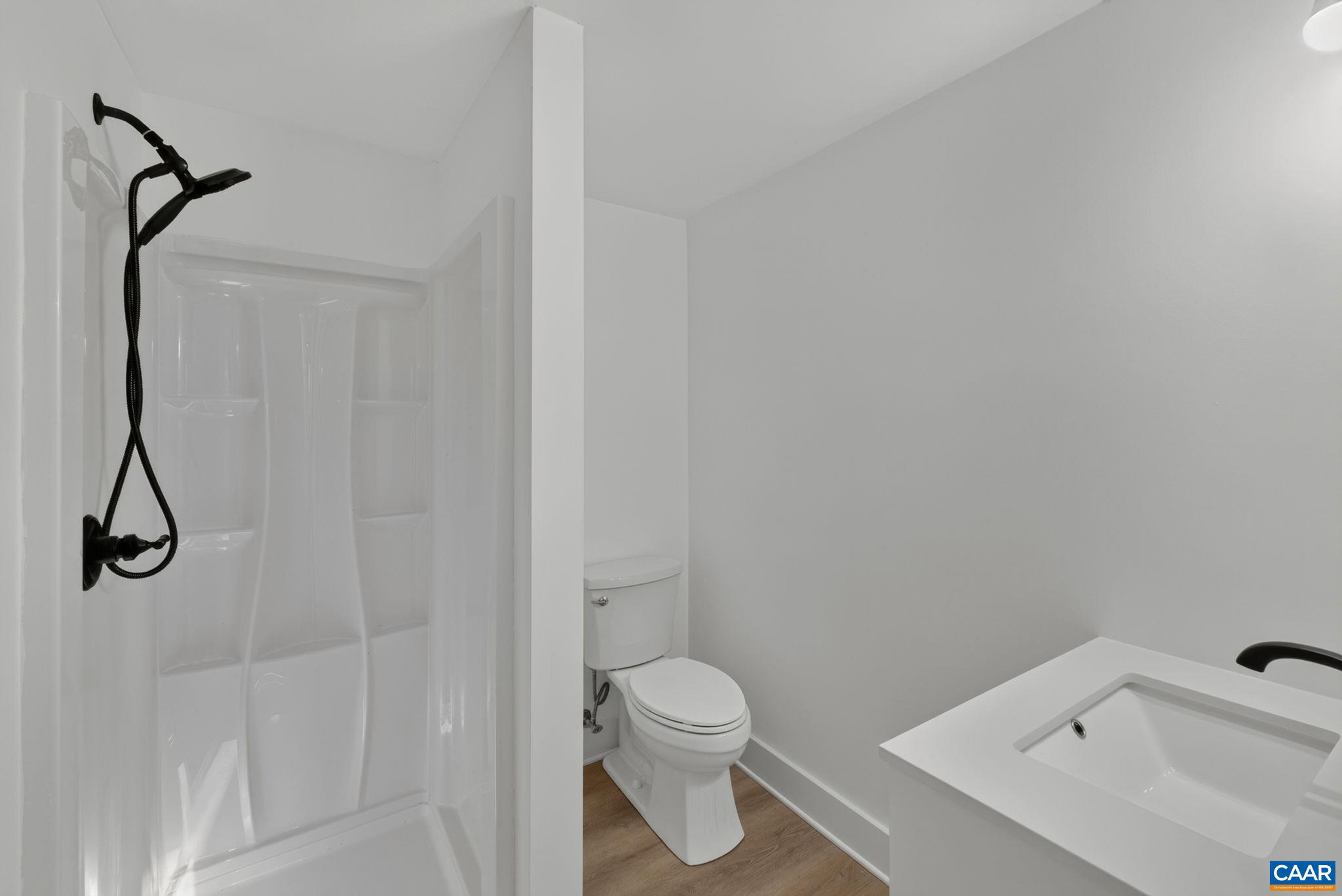 1304 LESTER DR