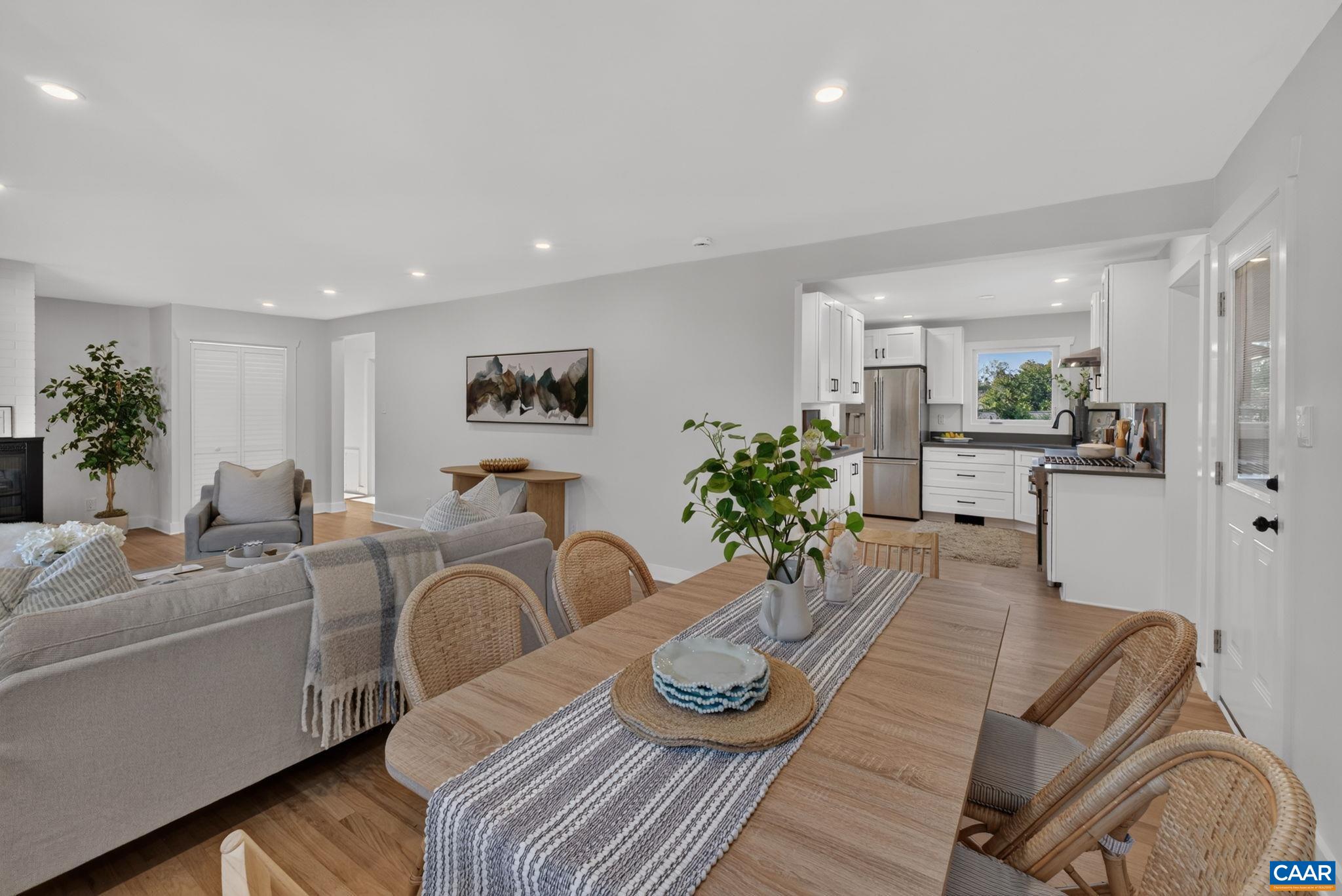 1304 LESTER DR