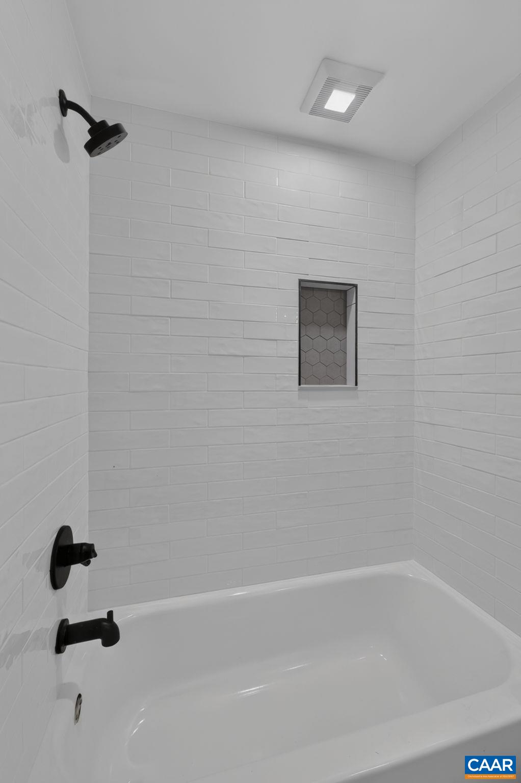 1304 LESTER DR