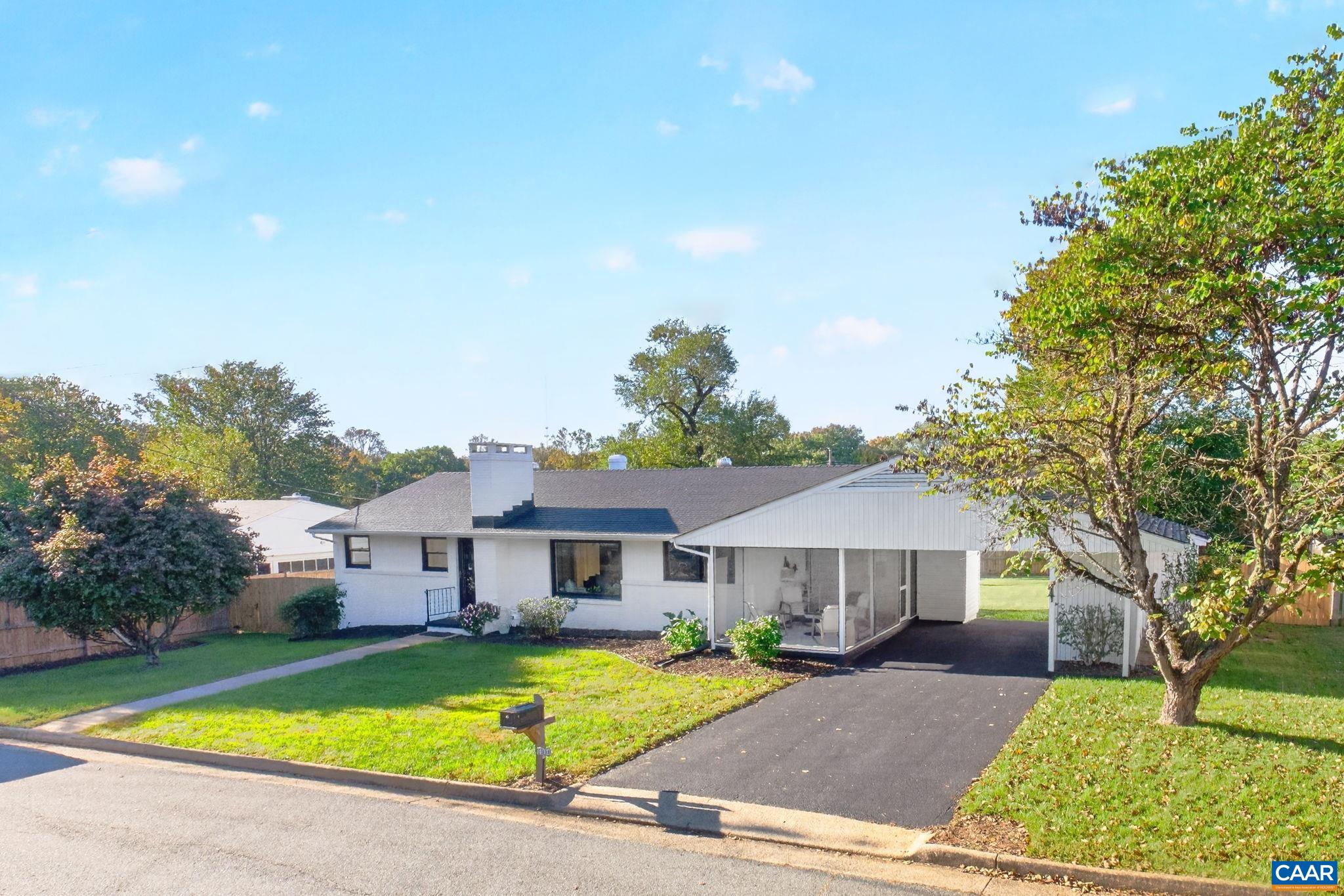 1304 LESTER DR