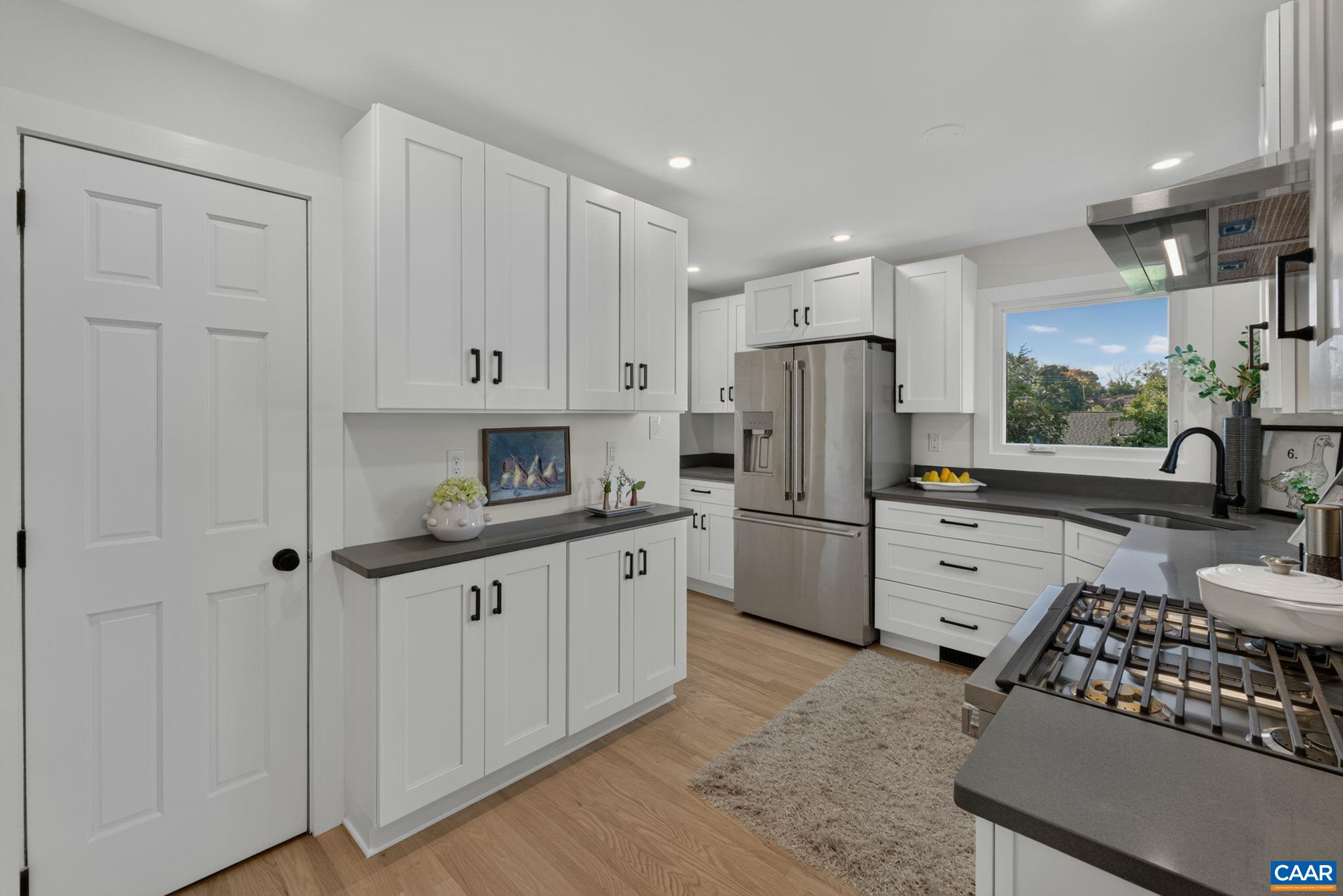1304 LESTER DR