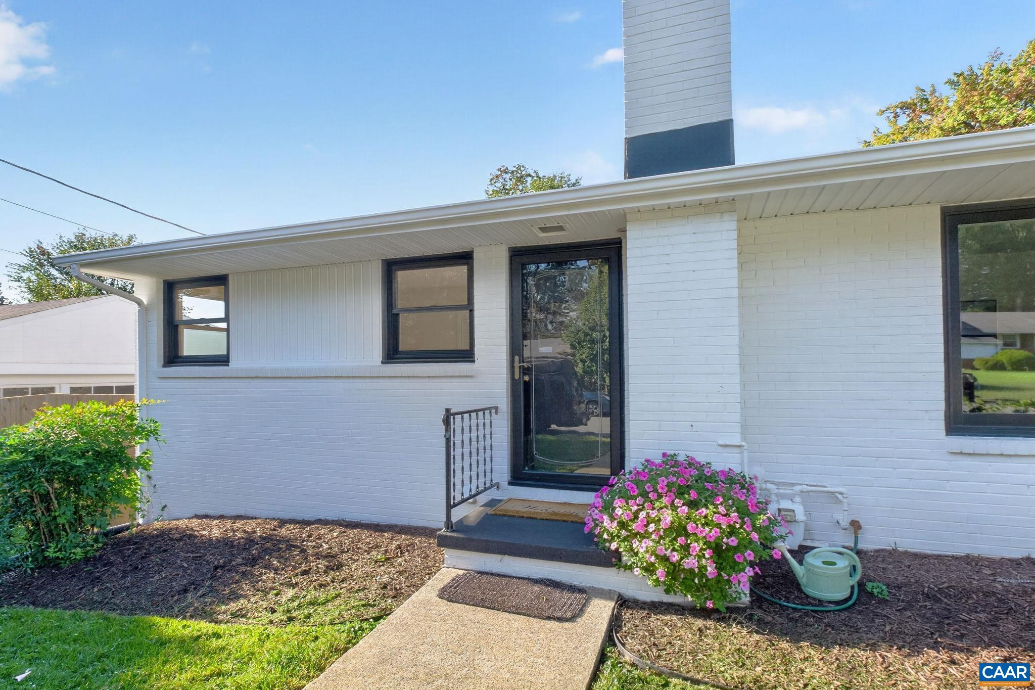 1304 LESTER DR