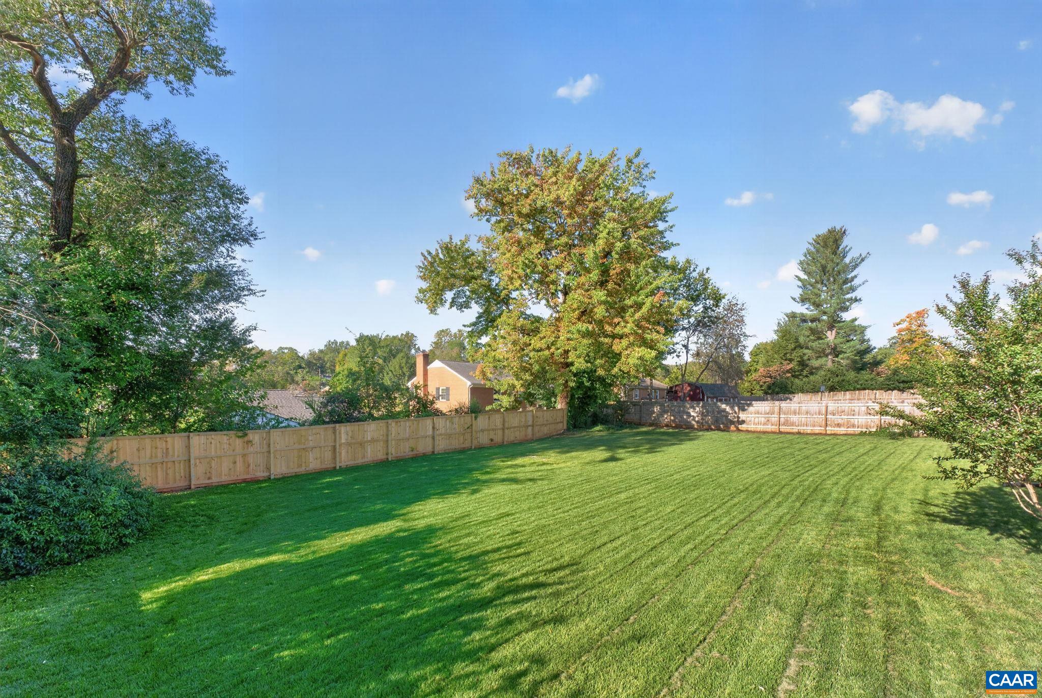 1304 LESTER DR
