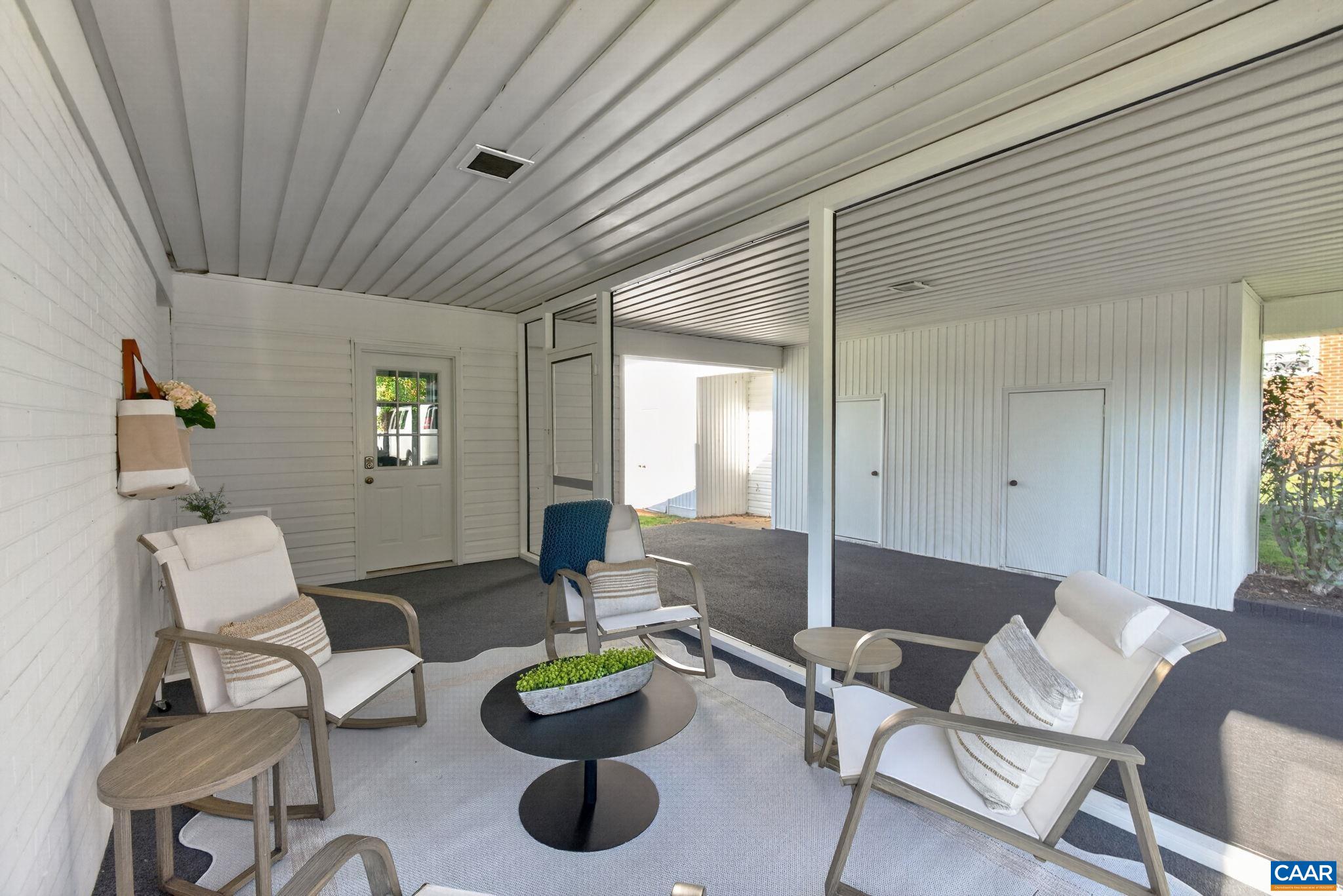 1304 LESTER DR