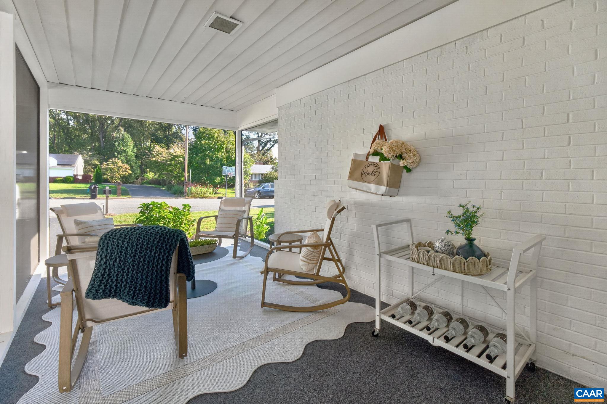 1304 LESTER DR