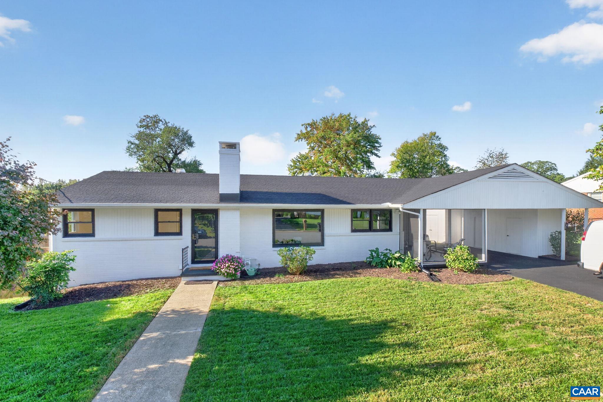 1304 LESTER DR