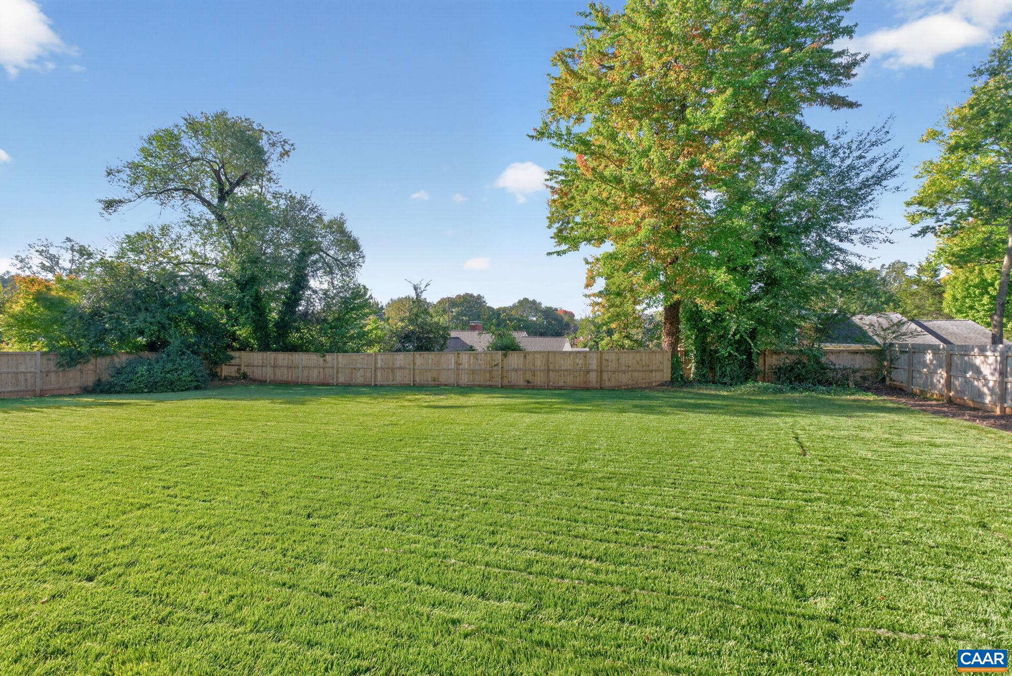 1304 LESTER DR