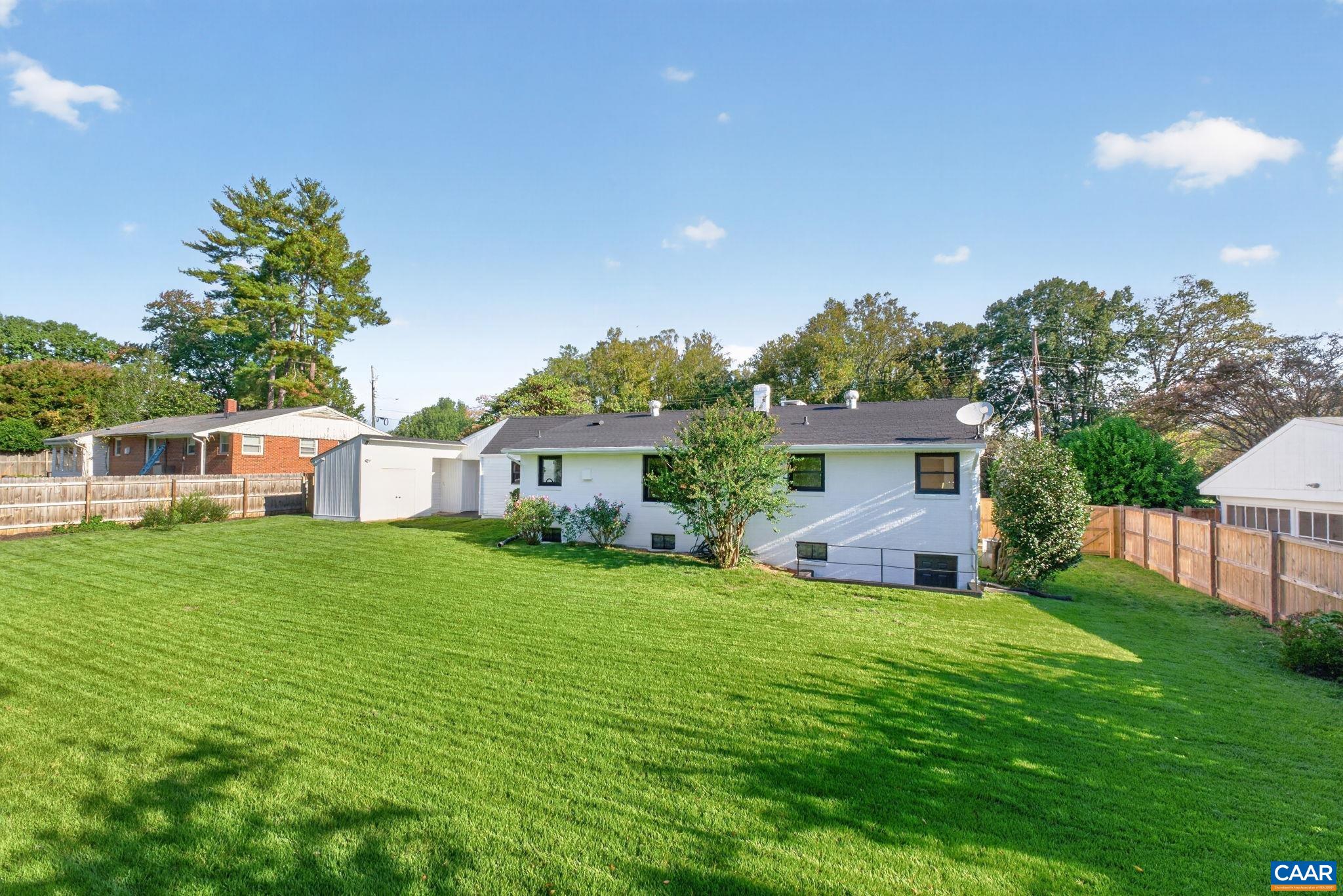 1304 LESTER DR