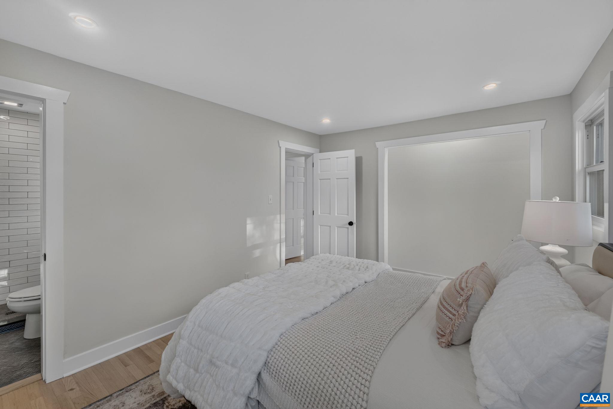 1304 LESTER DR