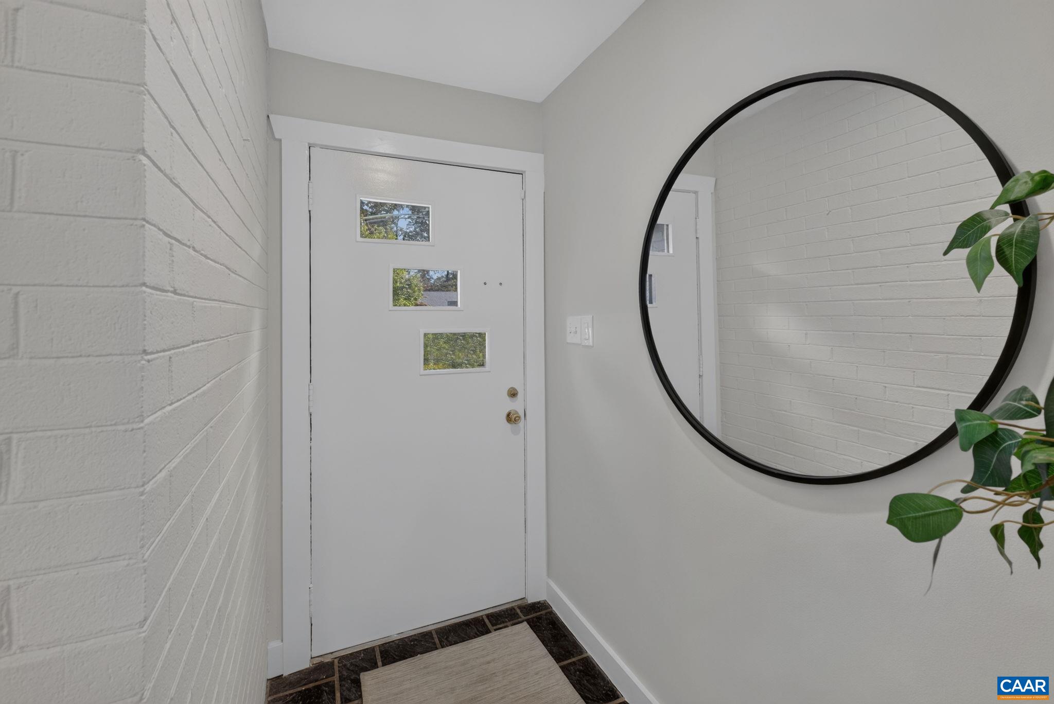 1304 LESTER DR
