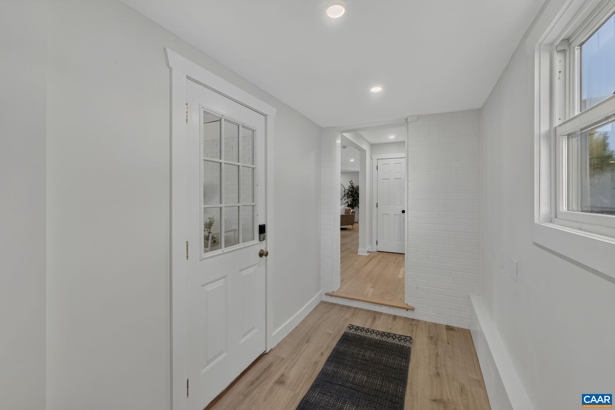 1304 LESTER DR