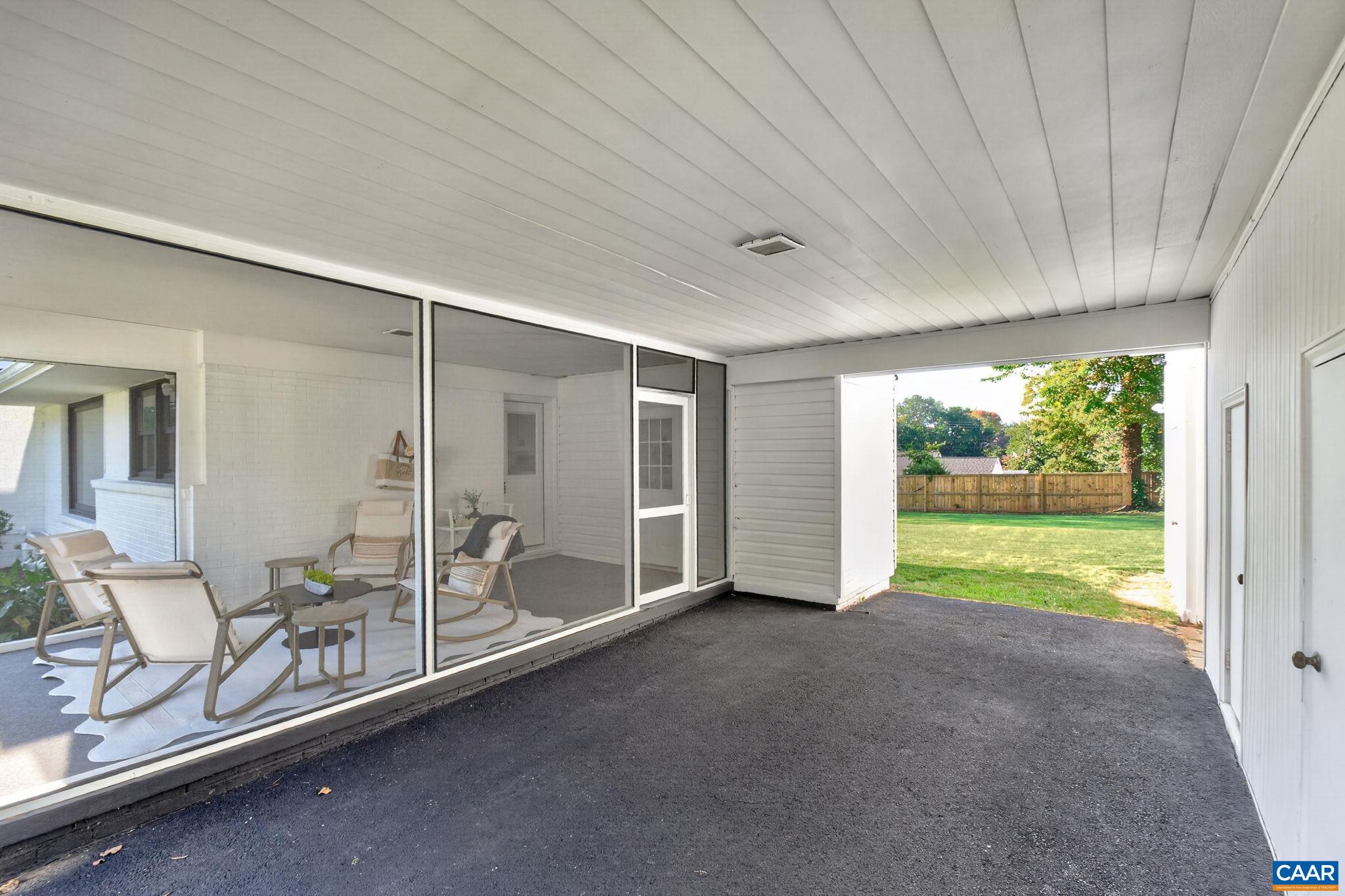 1304 LESTER DR