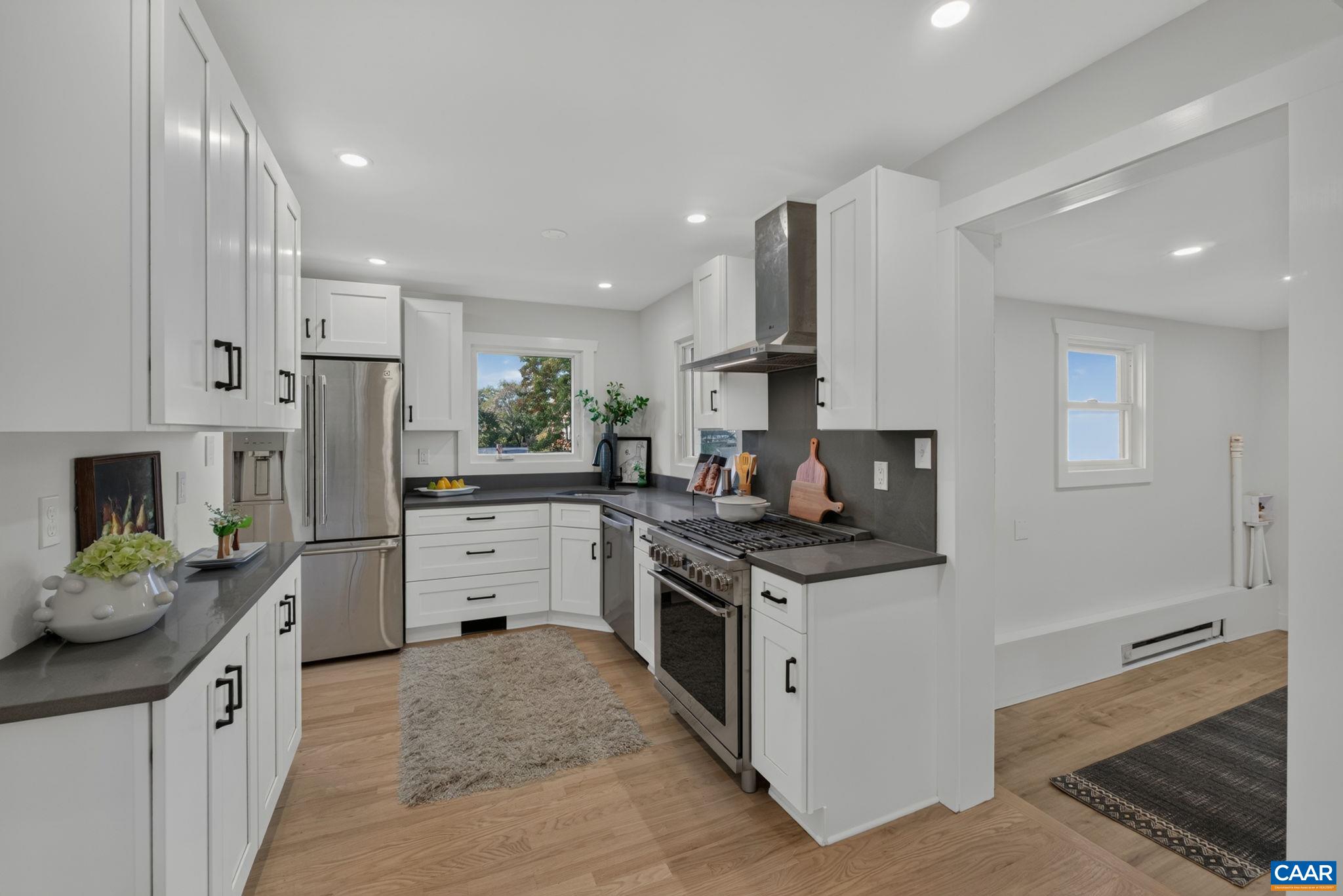 1304 LESTER DR