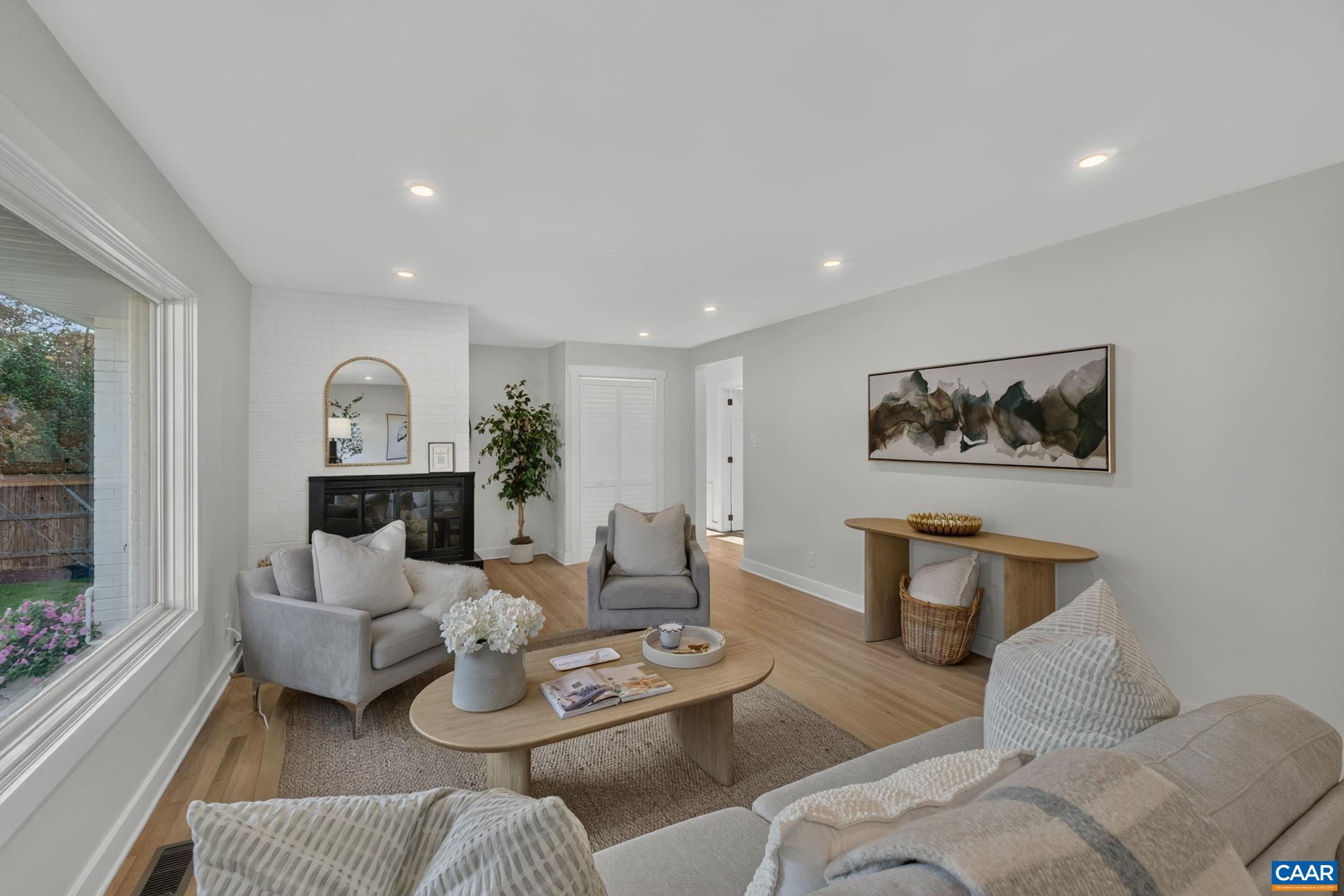 1304 LESTER DR