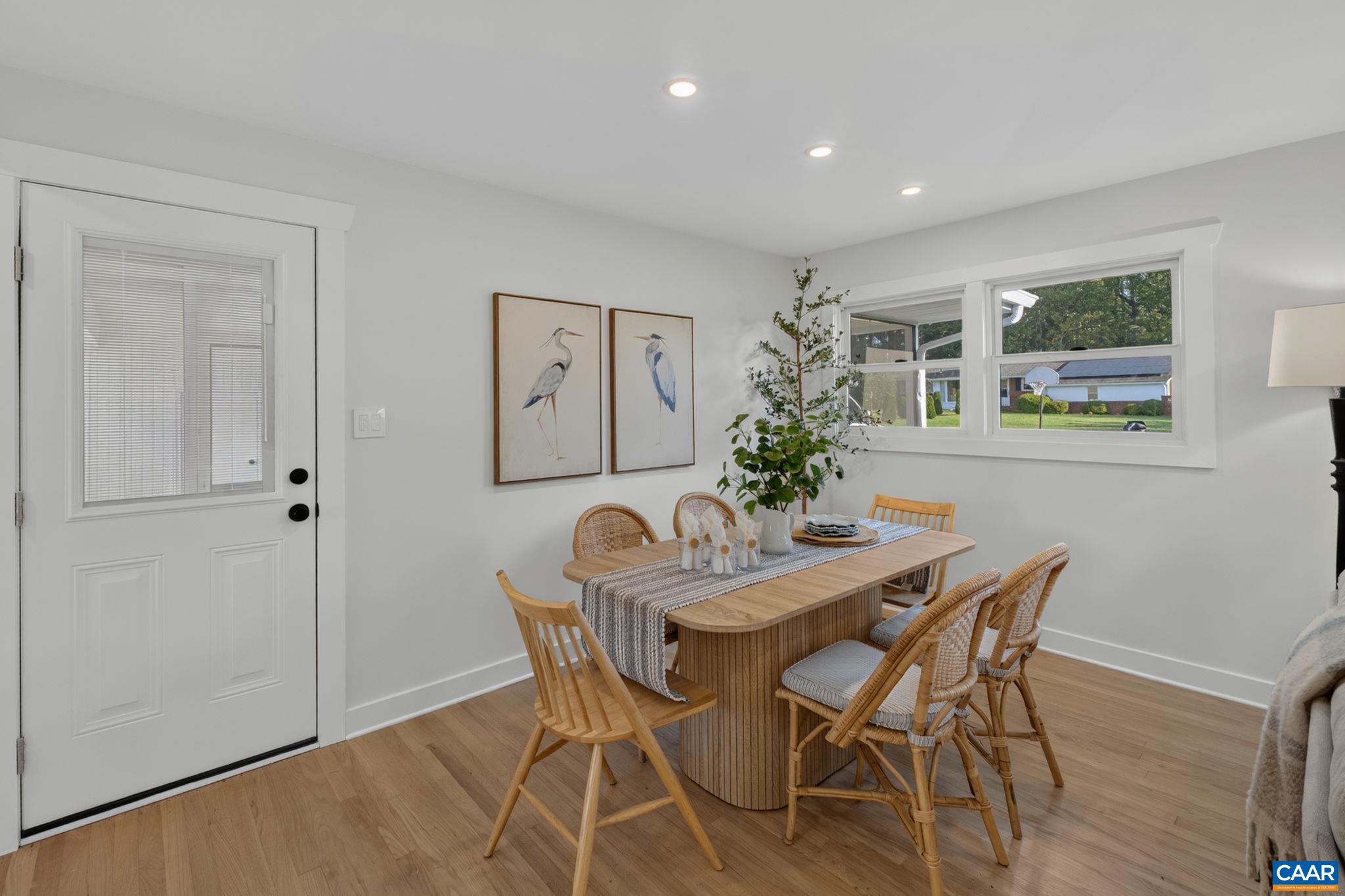 1304 LESTER DR