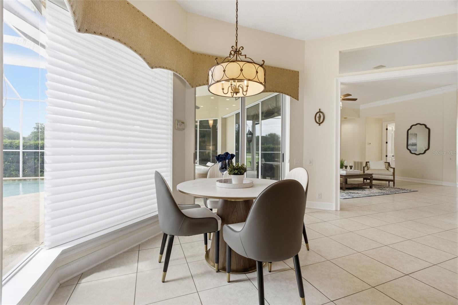 18655 AVENUE CAPRI