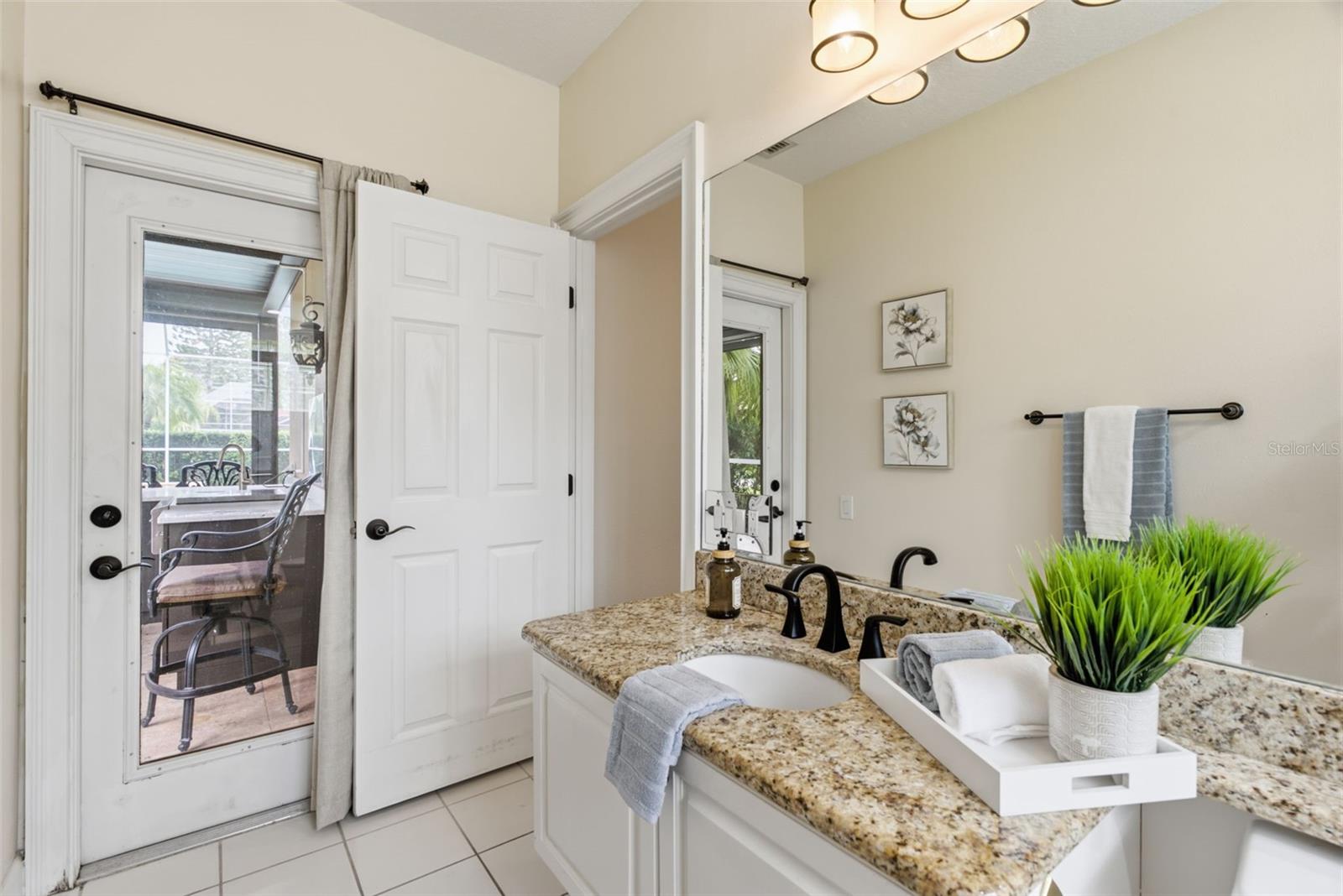 18655 AVENUE CAPRI