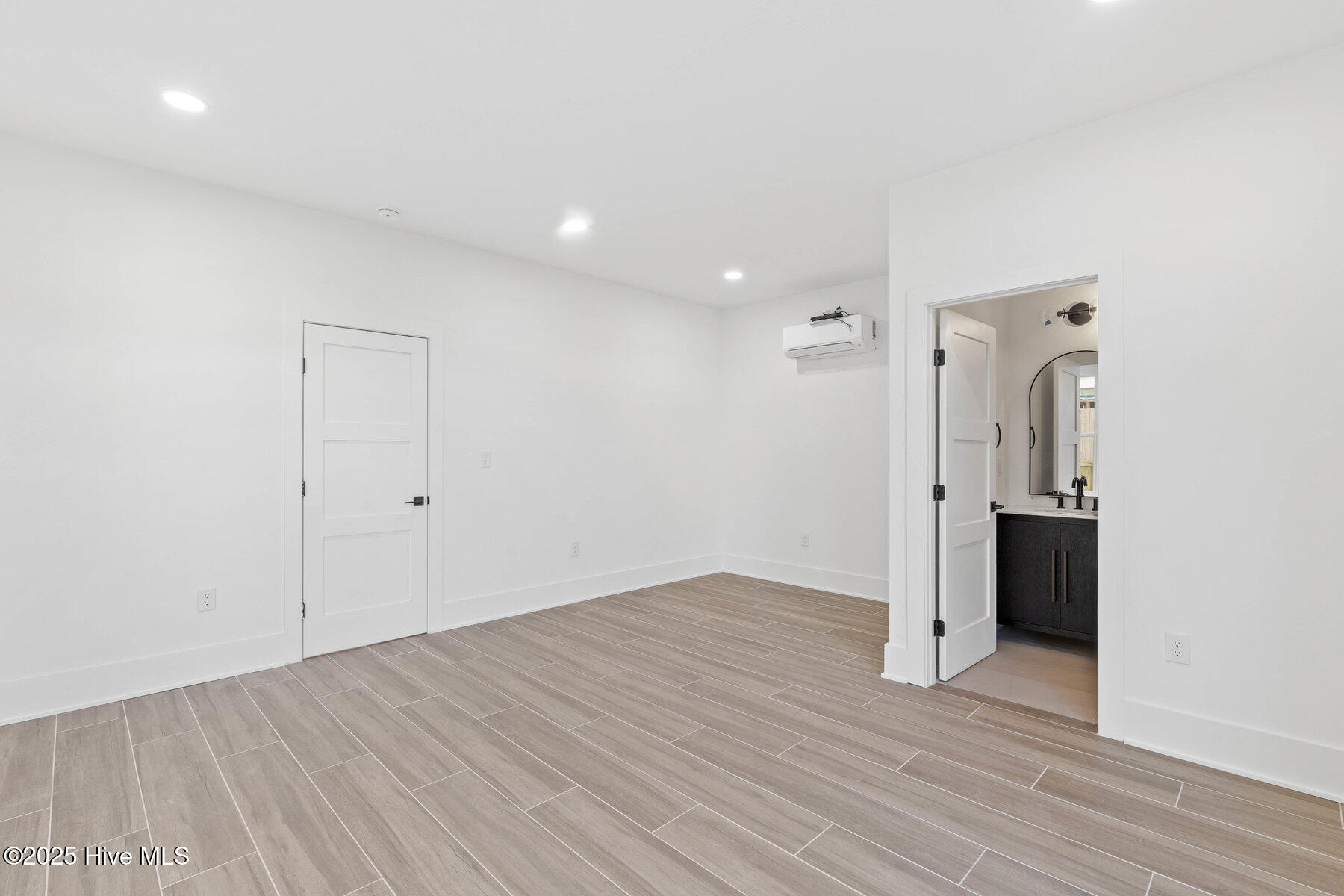 321 Fifth Avenue S, B